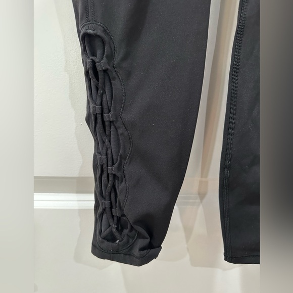 Lululemon legging with mesh - Picture 4 of 4